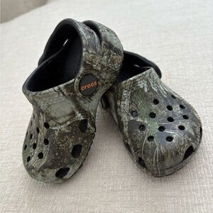 Kids Toddler CROCS Green Camouflage Water Shoes